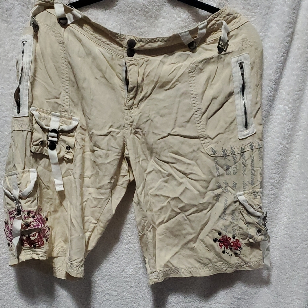 Women's Cream Cargo Shorts